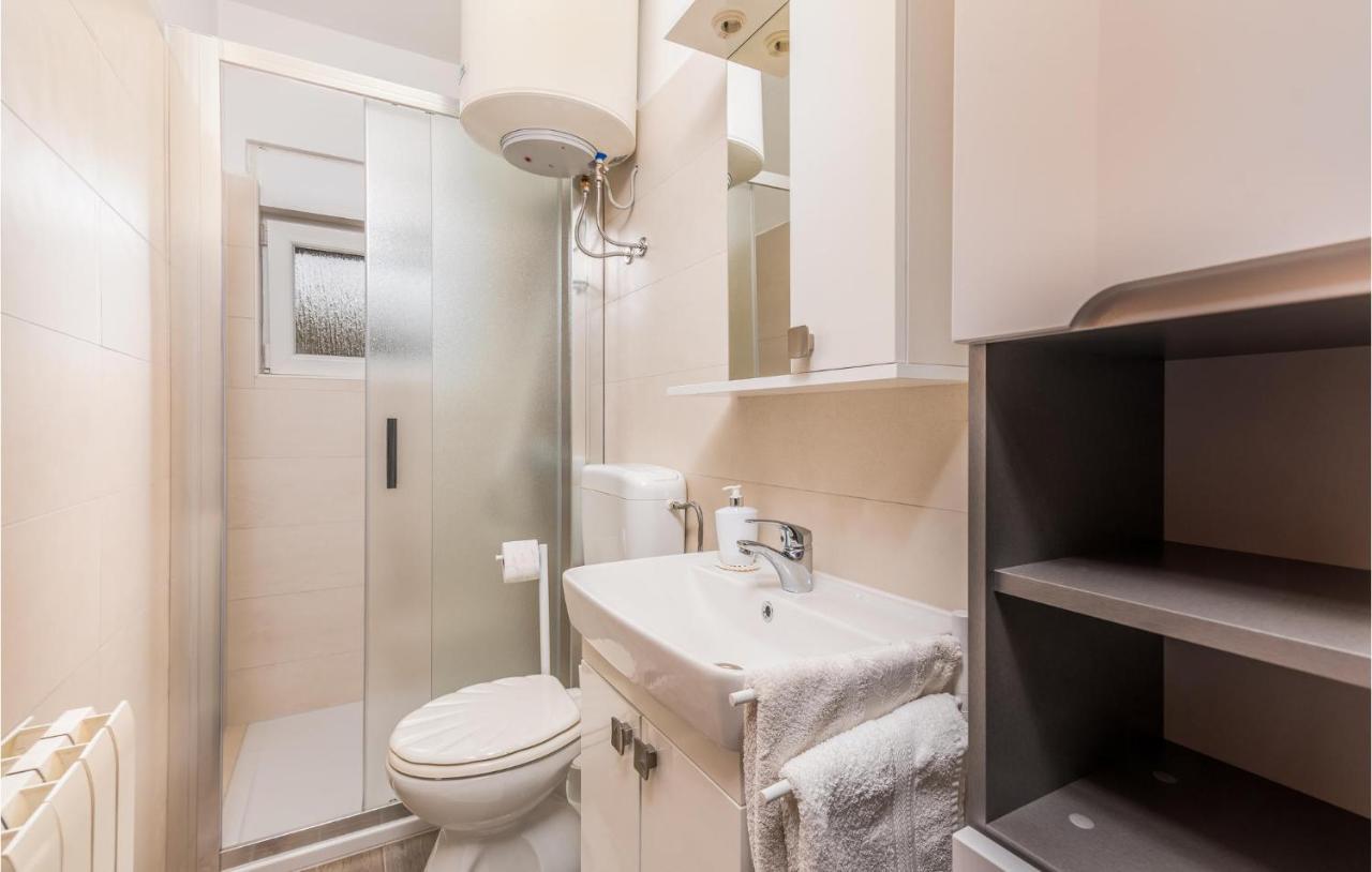 Stunning Apartment In Krk With Kitchen 크르크 외부 사진