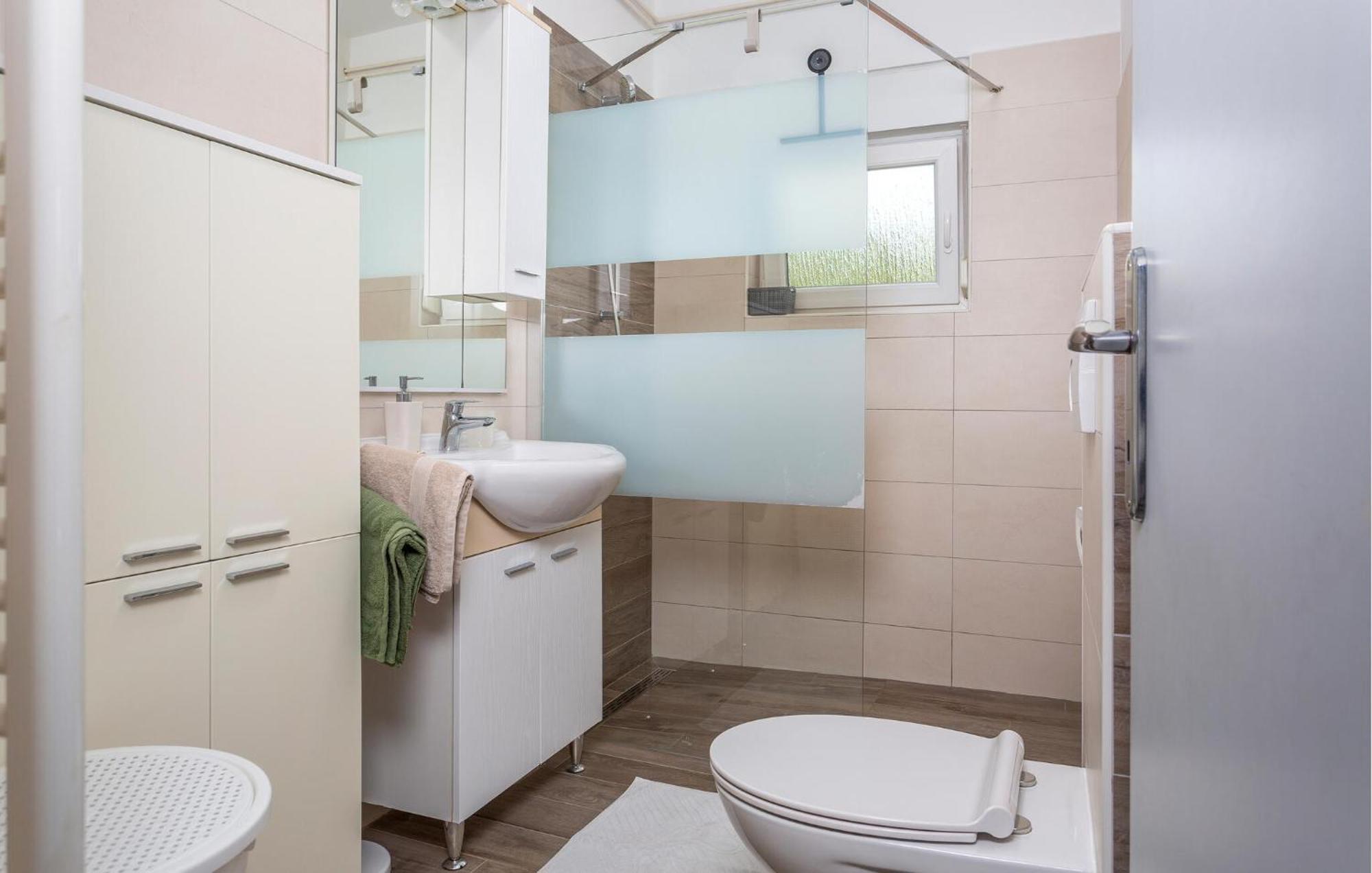 Stunning Apartment In Krk With Kitchen 크르크 외부 사진