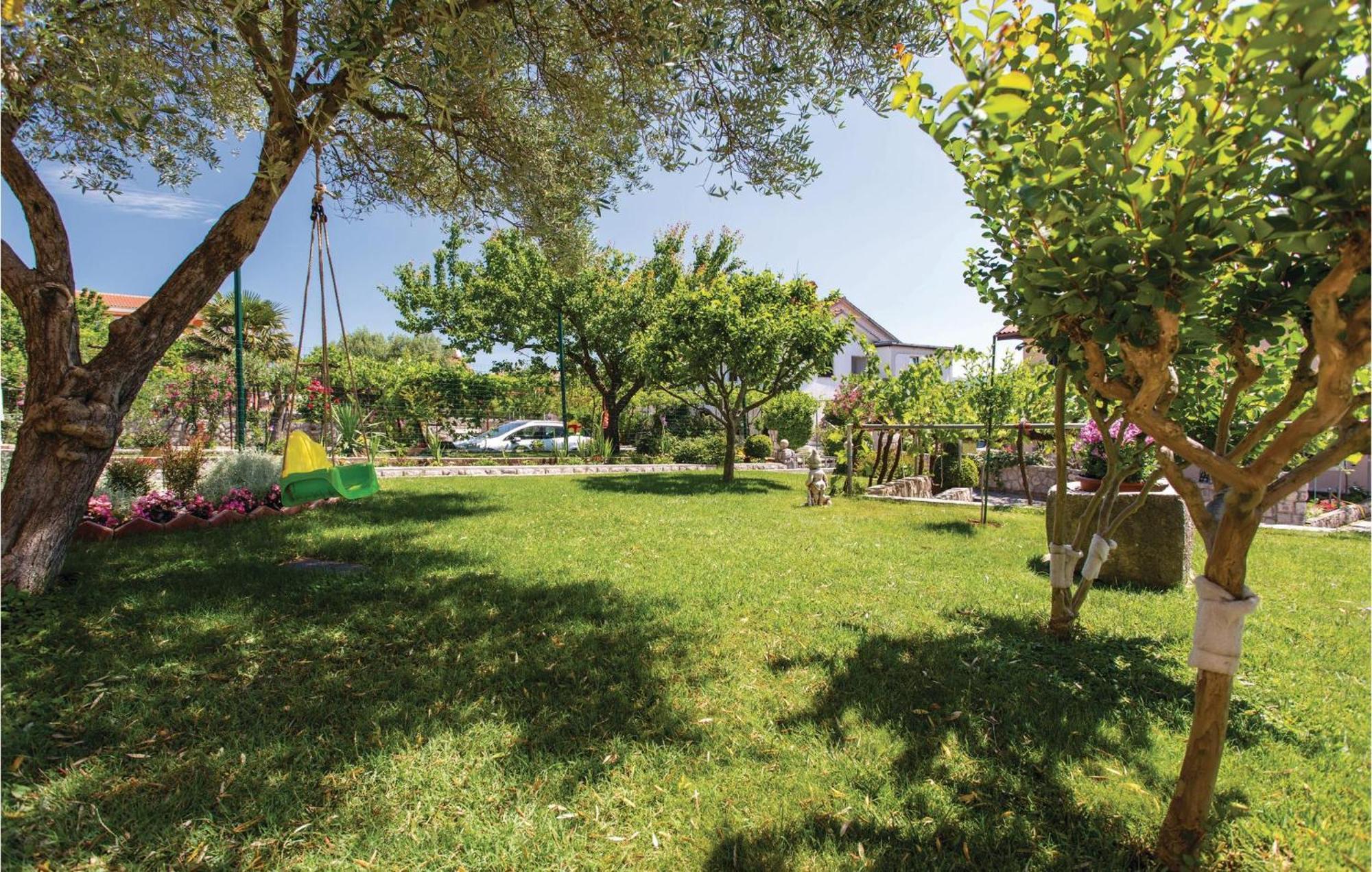 Stunning Apartment In Krk With Kitchen 크르크 외부 사진
